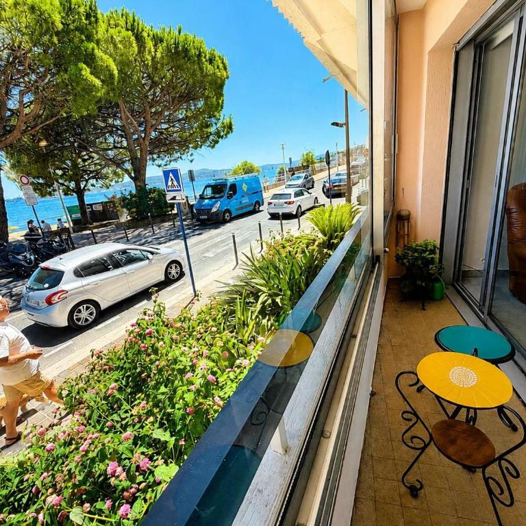 Appartement de 92 m2 climatisé face à la mer avec garage - Apartment mit 3 Schlafzimmern - 22