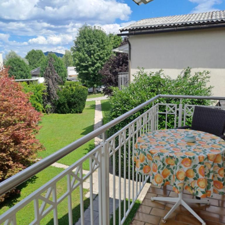Haus Bärnthaler - Vierbettzimmer mit Balkon - 3