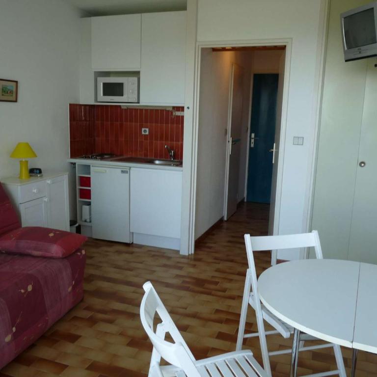 Studio cabine avec piscine et accès direct plage - FR-1-328-193 - Studio - 4
