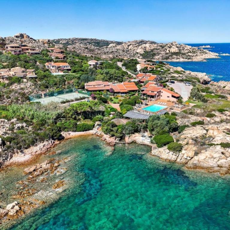 CASA MUGHETTO R5055 WiFi, seafront, private sea access, swimming pool - Two-Bedroom House - 96