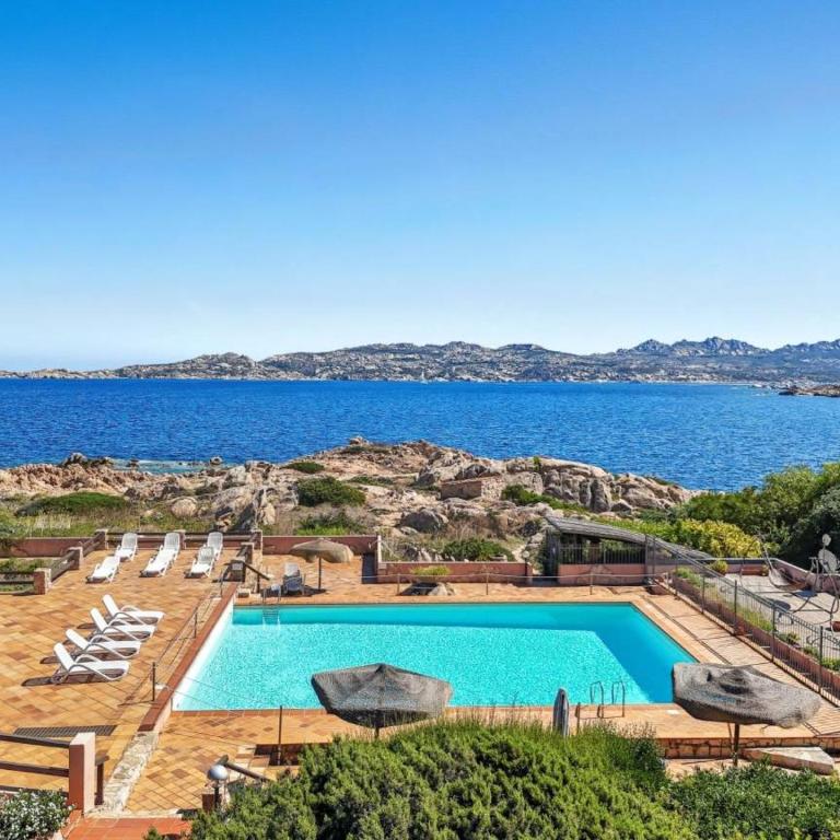 CASA MUGHETTO R5055 WiFi, seafront, private sea access, swimming pool - Two-Bedroom House - 100