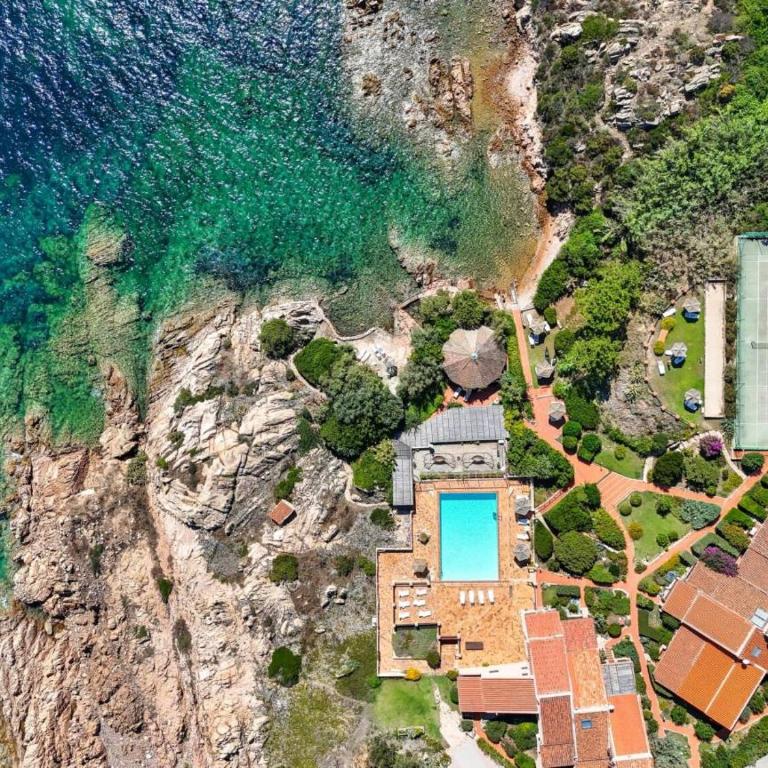 CASA MUGHETTO R5055 WiFi, seafront, private sea access, swimming pool - Two-Bedroom House - 4