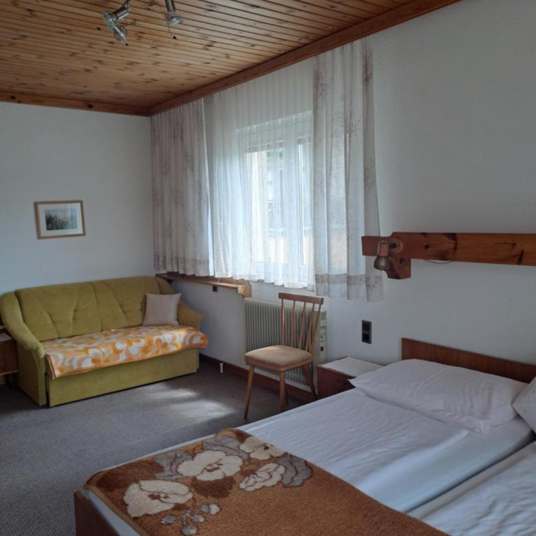 Haus Bärnthaler - Familienzimmer mit Balkon - 1
