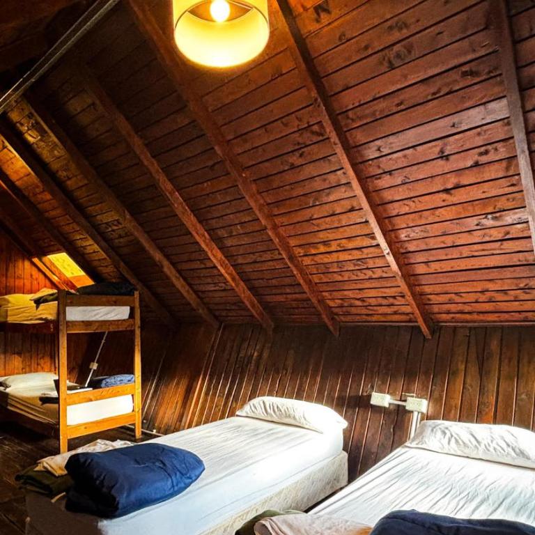 Alaska Patagonia Hostel - Cama en habitación compartida mixta con 4 camas y baño privado - 6