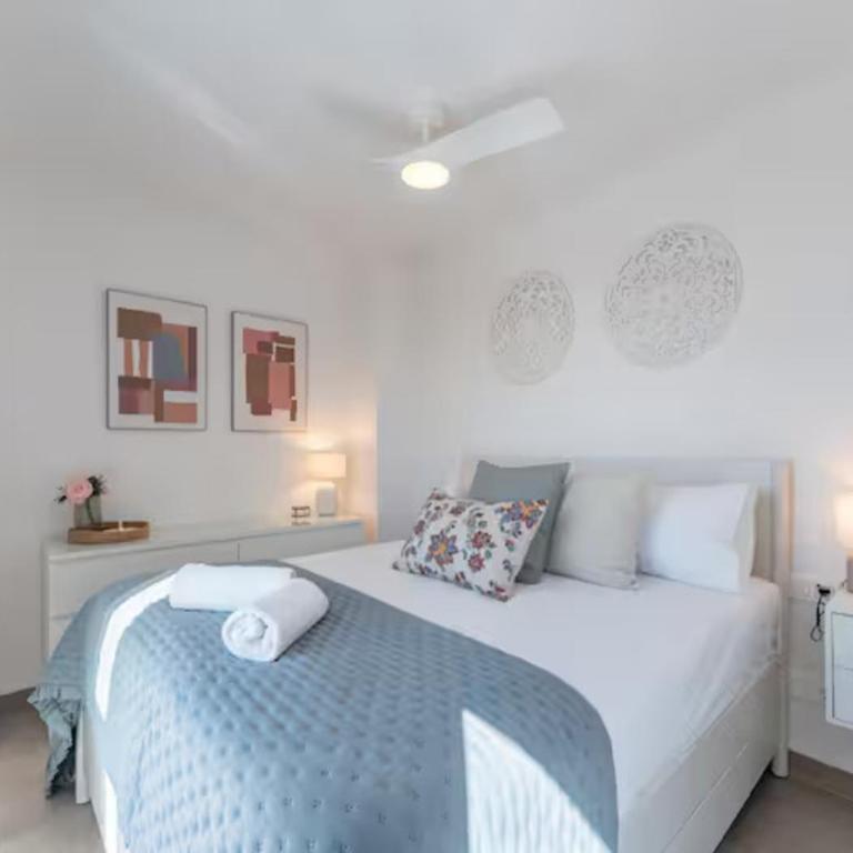 Bright & Modern Los Pacos Retreat - 3 Bedroom - Pass the Keys - Apartamento - 3