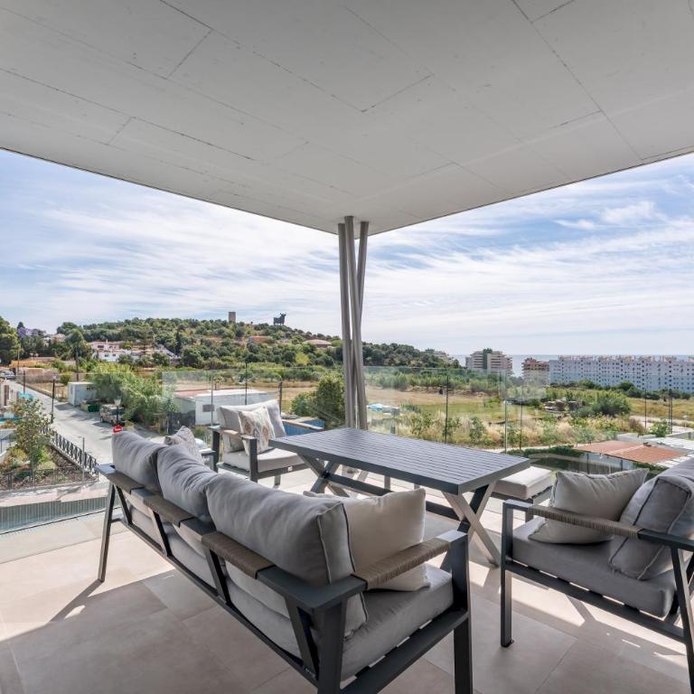 Bright & Modern Los Pacos Retreat - 3 Bedroom - Pass the Keys - Apartamento - 1