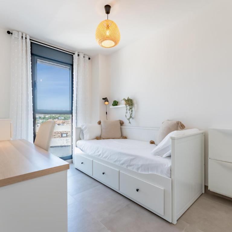 Bright & Modern Los Pacos Retreat - 3 Bedroom - Pass the Keys - Apartamento - 7