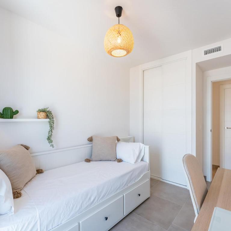 Bright & Modern Los Pacos Retreat - 3 Bedroom - Pass the Keys - Apartamento - 9