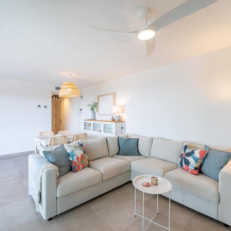 Bright & Modern Los Pacos Retreat - 3 Bedroom - Pass the Keys - Apartamento - 14