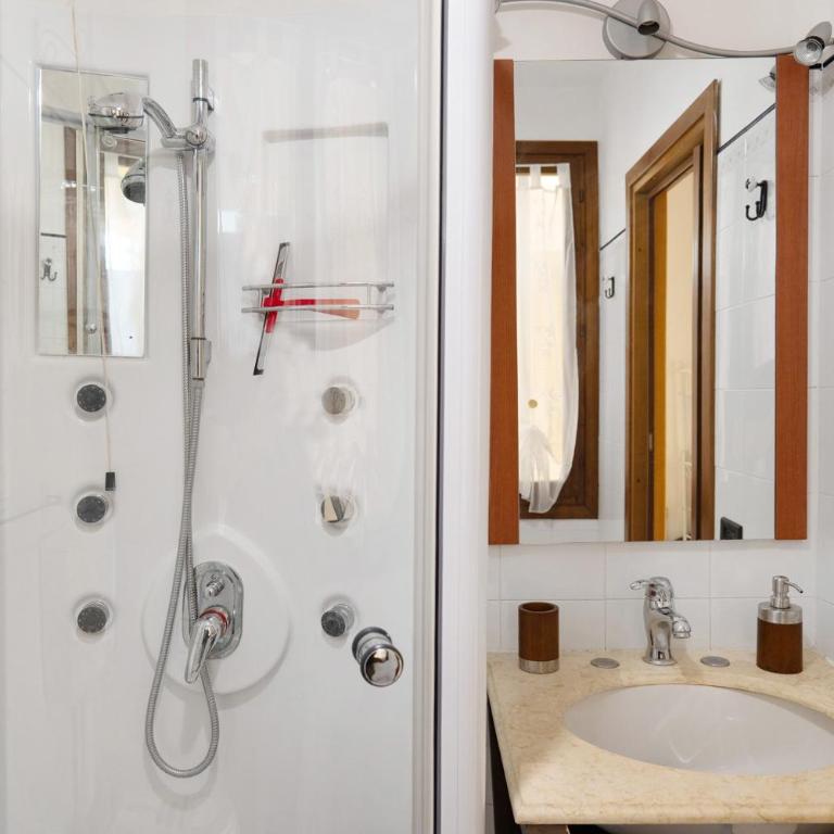 La Dolce Vacanza - Appartamento Superior con 1 Camera da Letto e Balcone - 16