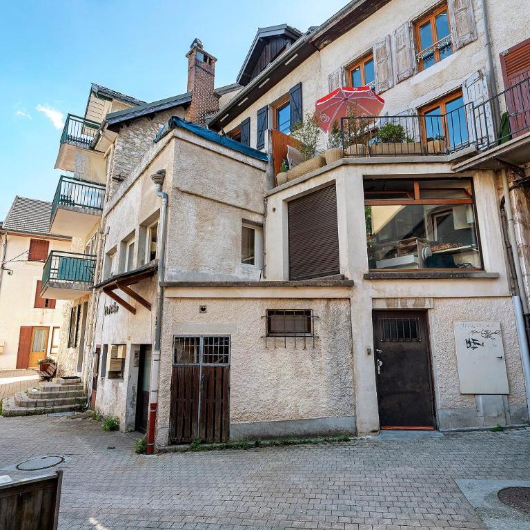 Appartement de caractère au centre - Apartamento de 2 dormitorios con vistas a la montaña - 24