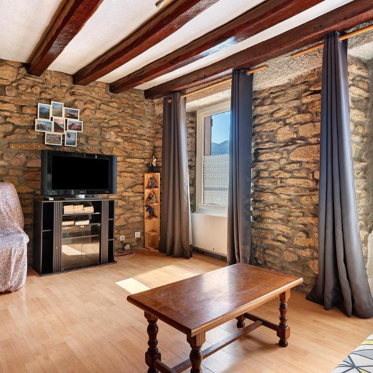 Appartement de caractère au centre - Apartamento de 2 dormitorios con vistas a la montaña - 20