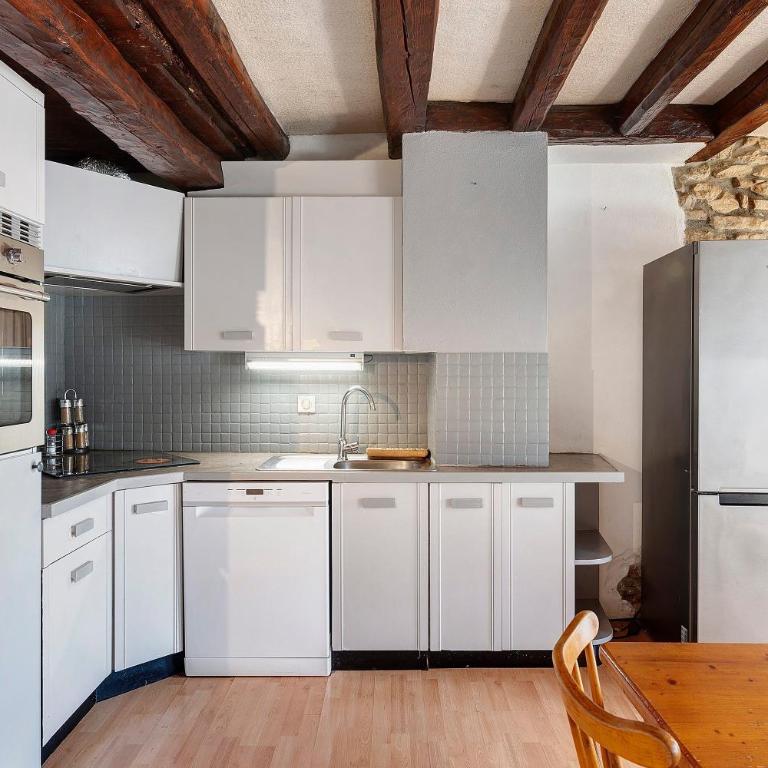 Appartement de caractère au centre - Apartamento de 2 dormitorios con vistas a la montaña - 11