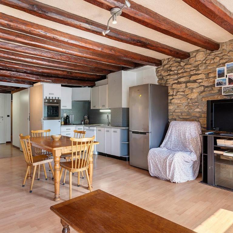 Appartement de caractère au centre - Apartamento de 2 dormitorios con vistas a la montaña - 8