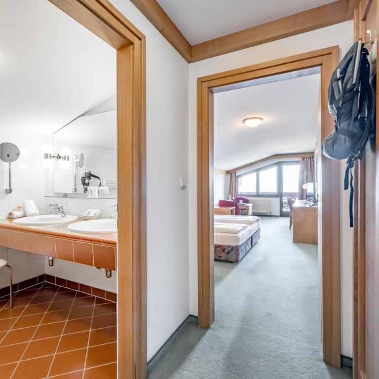 Inntaler Hof - Familienzimmer mit Bergblick - 5