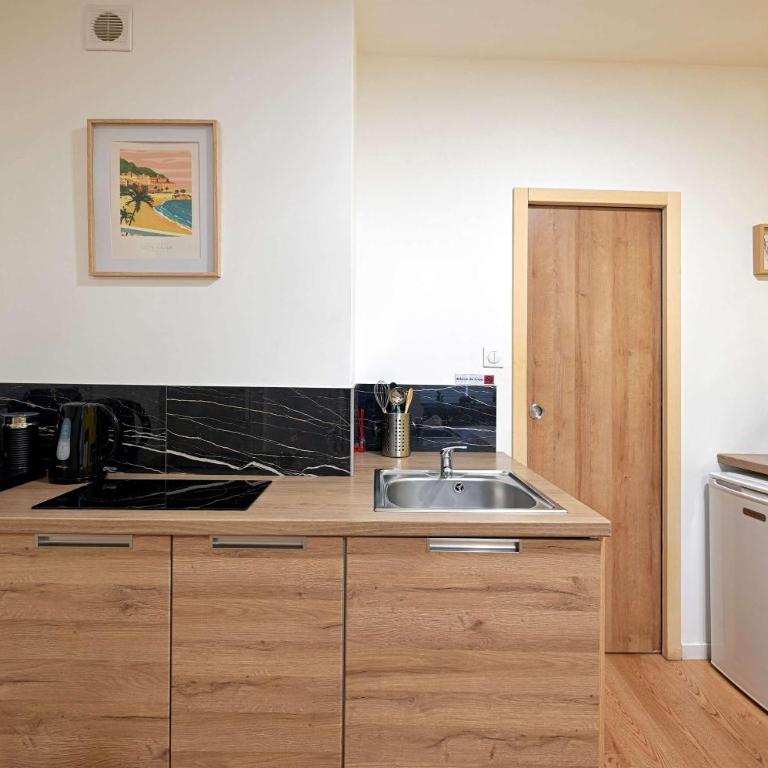 Modern Bright and fully Renovated - Appartement - 6