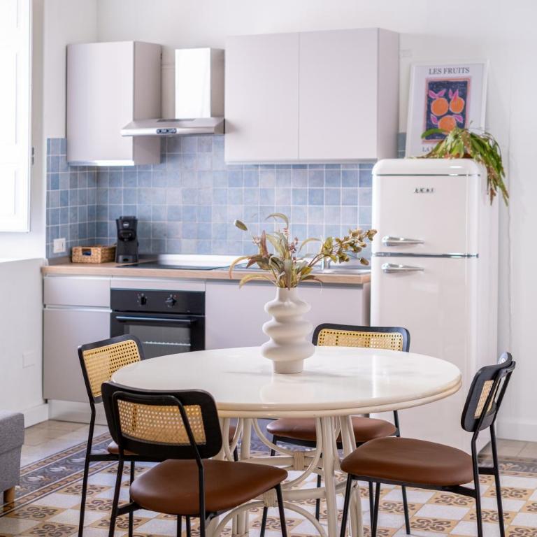 BISCOTTAI Port Apartments - Three-Bedroom Apartment - 4
