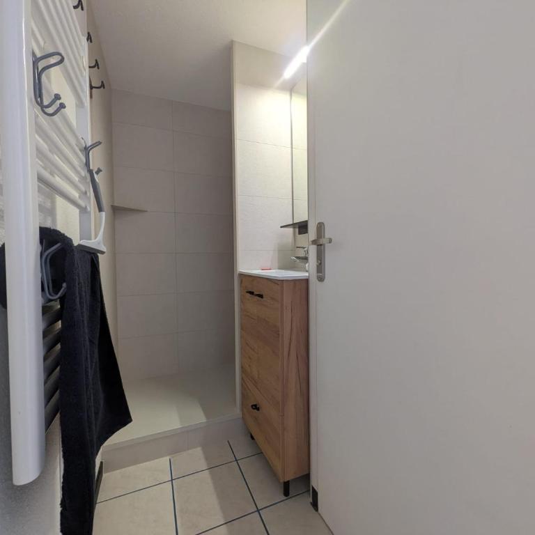 L'Escapade - Face Mer, Wifi, Parking, TV - Two-Bedroom Apartment - 11