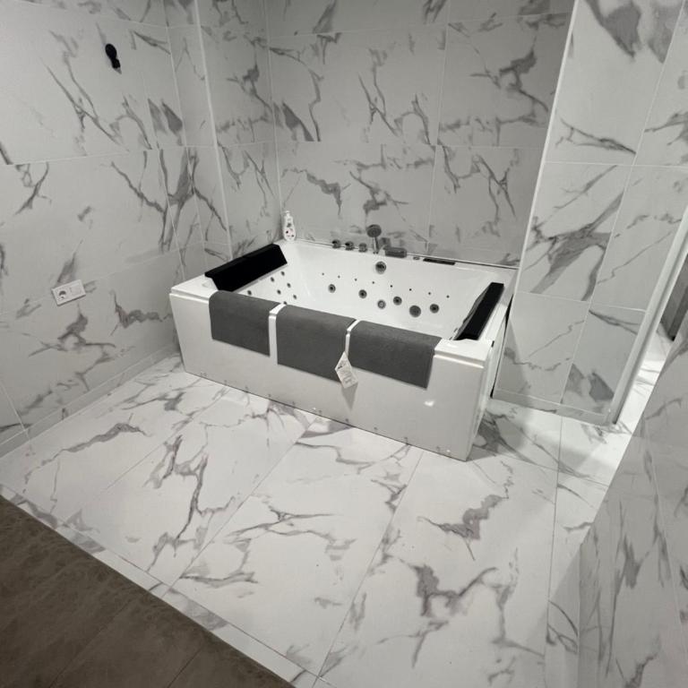 Gandía Jacuzzi Suites - Apartamento de 3 dormitorios - 3