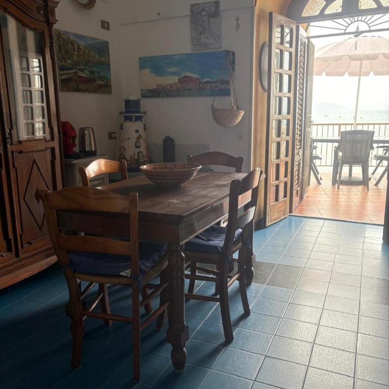 Portone Blu - Appartamento con 1 Camera da Letto, Balcone e Vista Mare - 4