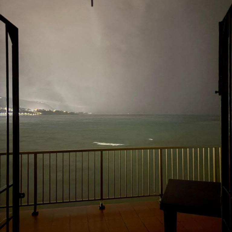 Portone Blu - Appartamento con 1 Camera da Letto, Balcone e Vista Mare - 10