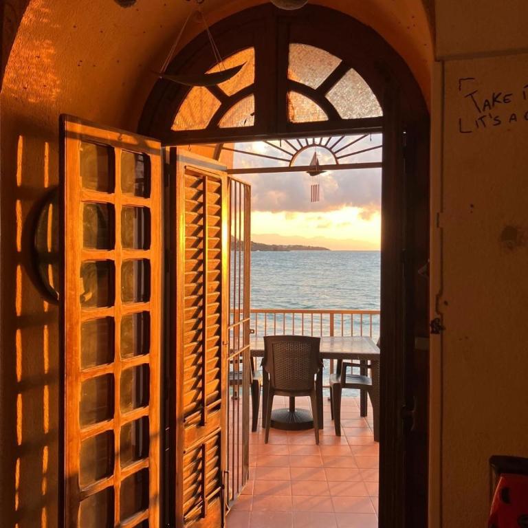 Portone Blu - Appartamento con 1 Camera da Letto, Balcone e Vista Mare - 12