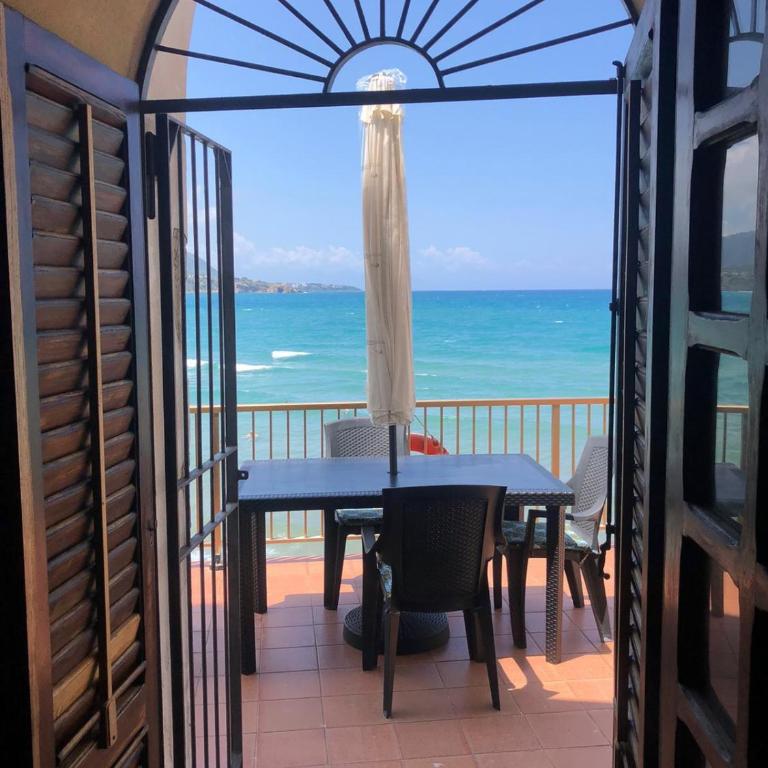 Portone Blu - Appartamento con 1 Camera da Letto, Balcone e Vista Mare - 15