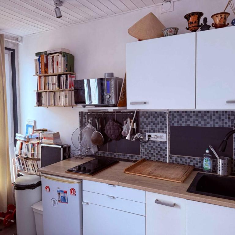 Cozy 1 Bedroom Apartment In 14th - One-Bedroom Apartment - 6