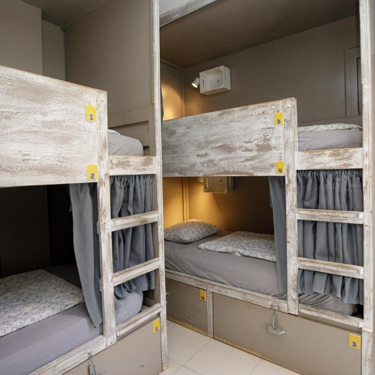 Onefam Sants - Cama en habitación compartida mixta de 4 camas - 1