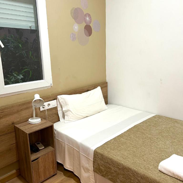 Hostal Delfos - Habitación Individual con baño compartido - 5