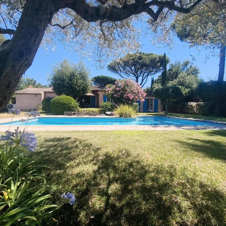 Villa Sanderling - A 3 km de St-Tropez - Villa climatisée avec piscine privée - Three-Bedroom House - 6