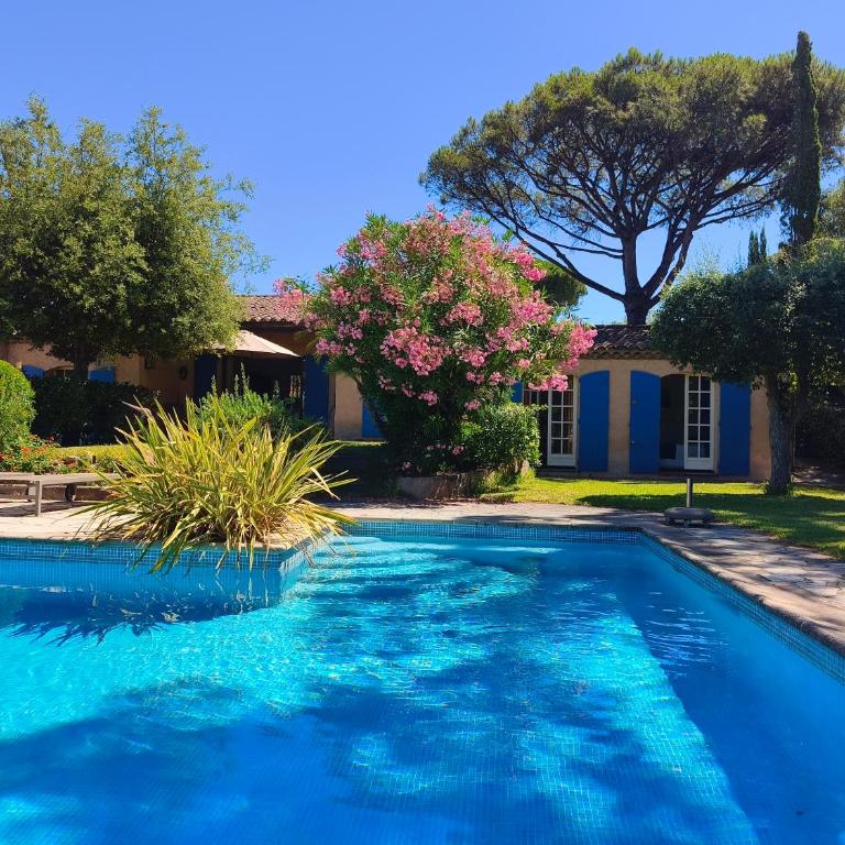 Villa Sanderling - A 3 km de St-Tropez - Villa climatisée avec piscine privée - Three-Bedroom House - 1