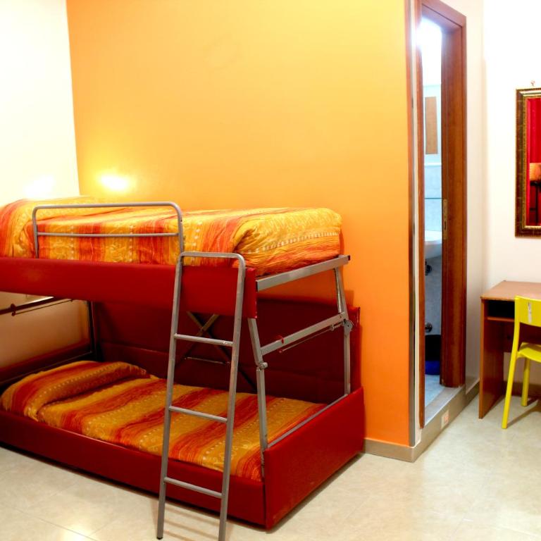Legend R.G. - Posto Letto in Dormitorio Femminile per 4 Persone - 9