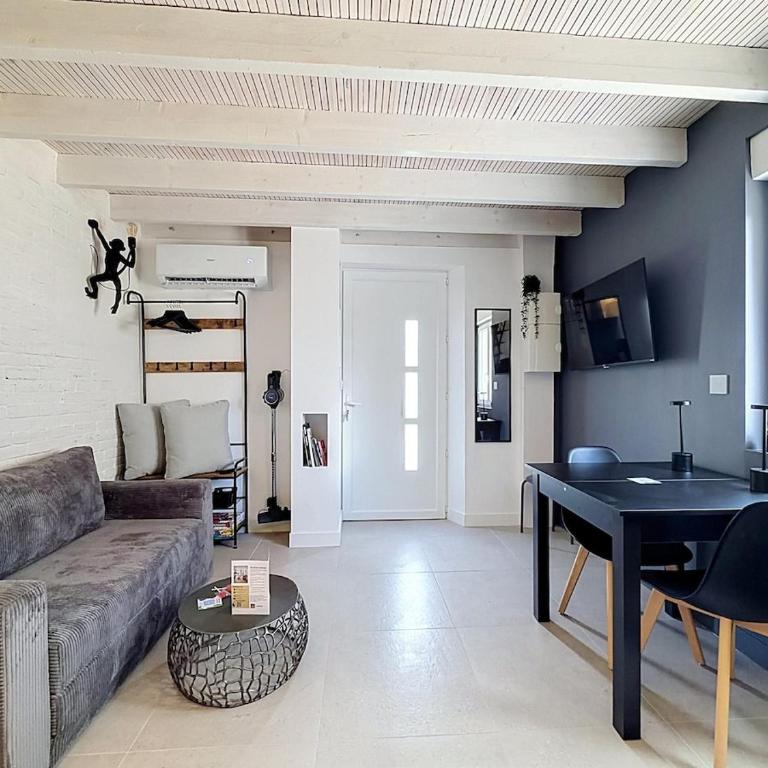 Duplex Climatisé avec Terrasse & Parking Gratuit A - Appartement 1 Chambre - 1