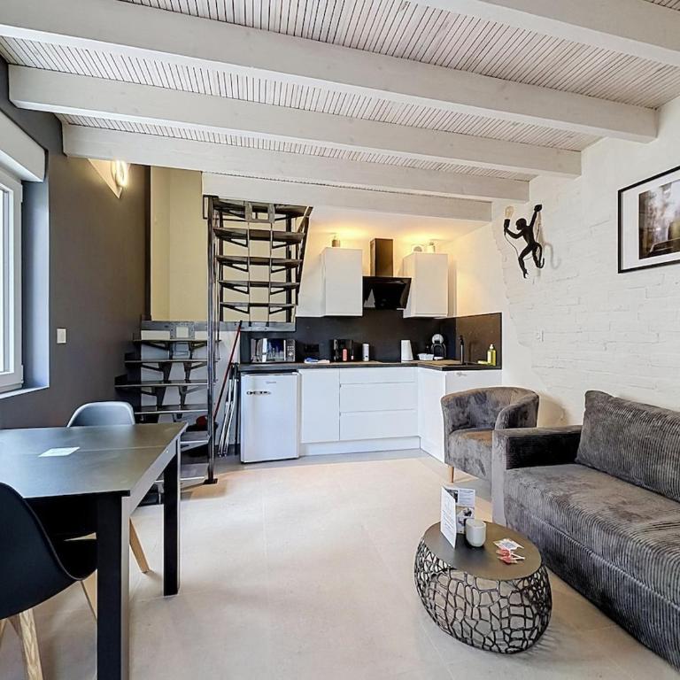 Duplex Climatisé avec Terrasse & Parking Gratuit A - Appartement 1 Chambre - 8