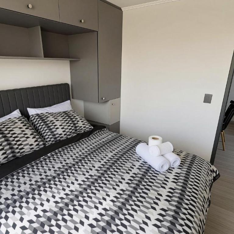 Oceana Suites Parque San Eugenio - One-Bedroom Apartment with City View - 6
