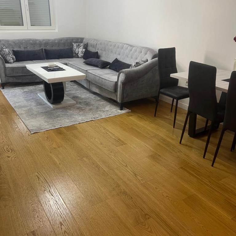 E&E Bar - One-Bedroom Apartment - 2