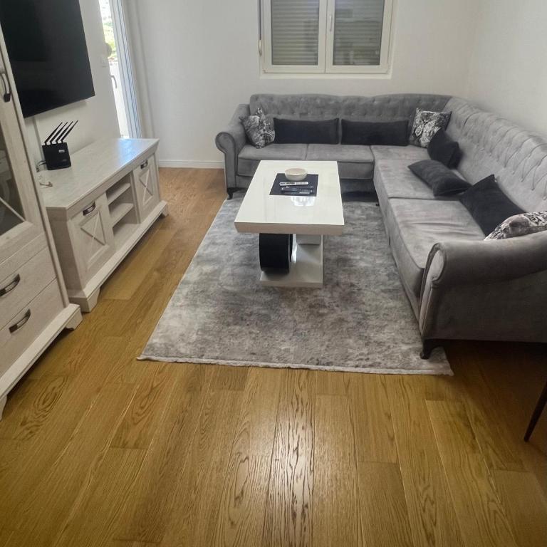E&E Bar - One-Bedroom Apartment - 5