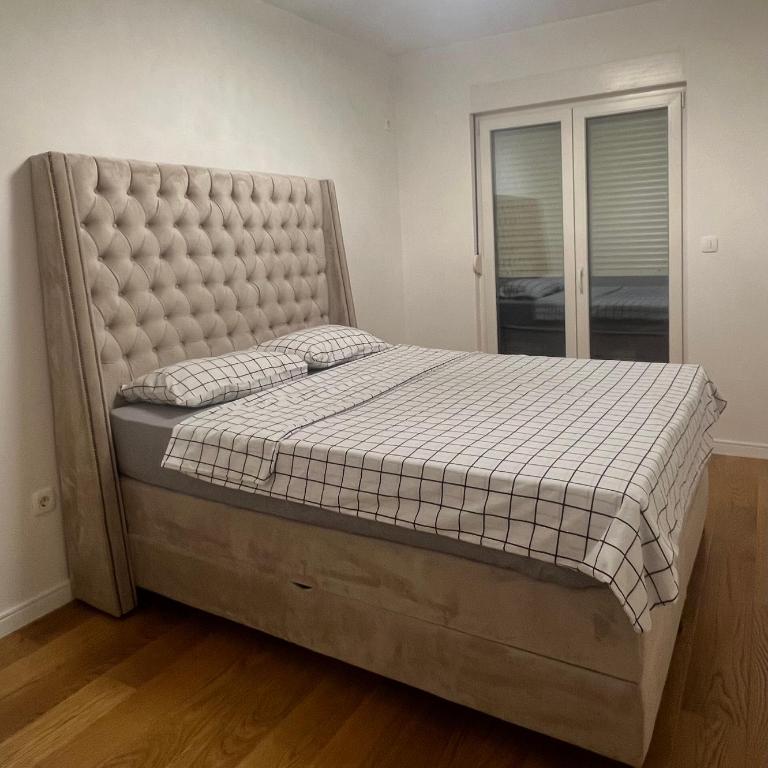E&E Bar - One-Bedroom Apartment - 6
