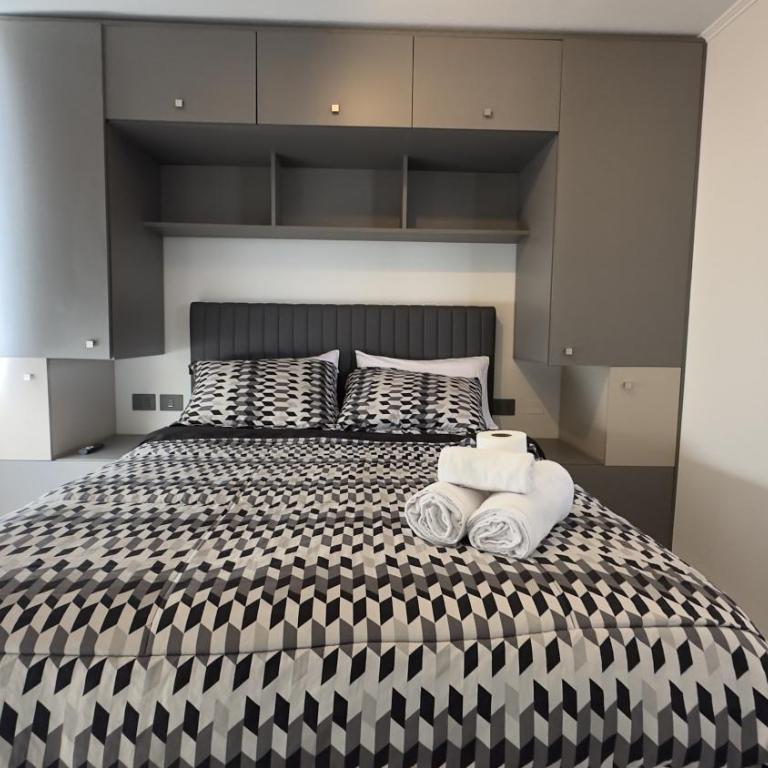 Oceana Suites Parque San Eugenio - One-Bedroom Apartment with City View - 7