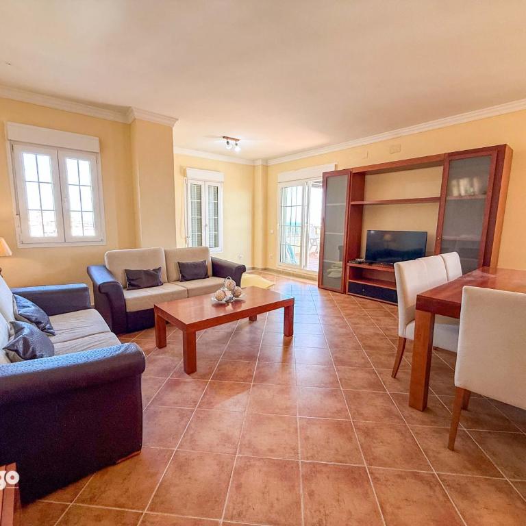 Beachfront Apartment - Sea View - COU01 - Three-Bedroom Apartment with Sea View - 4