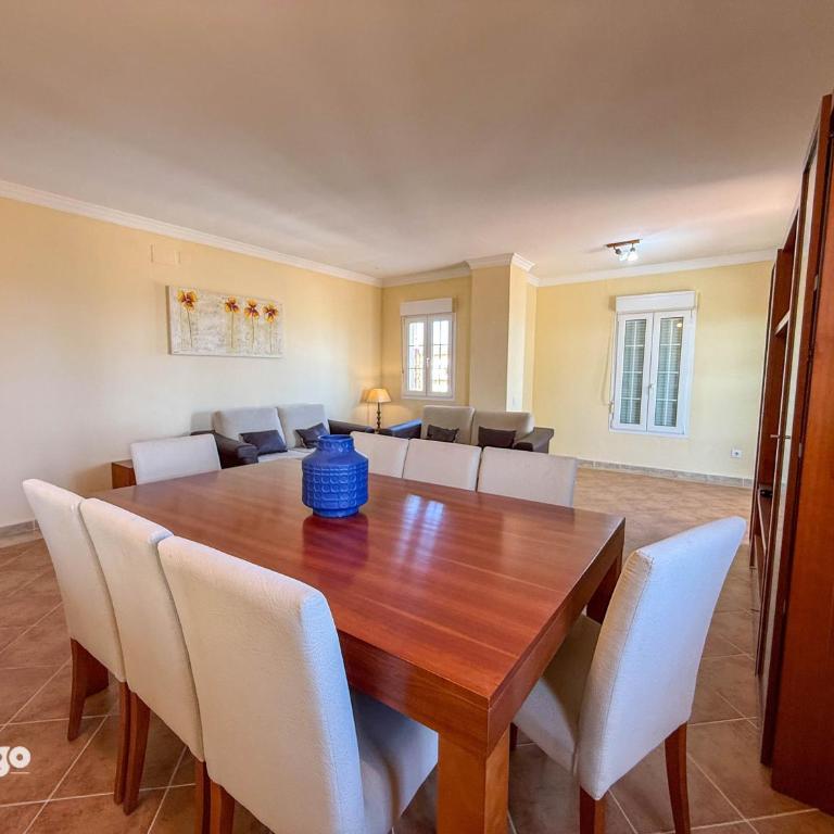 Beachfront Apartment - Sea View - COU01 - Three-Bedroom Apartment with Sea View - 6