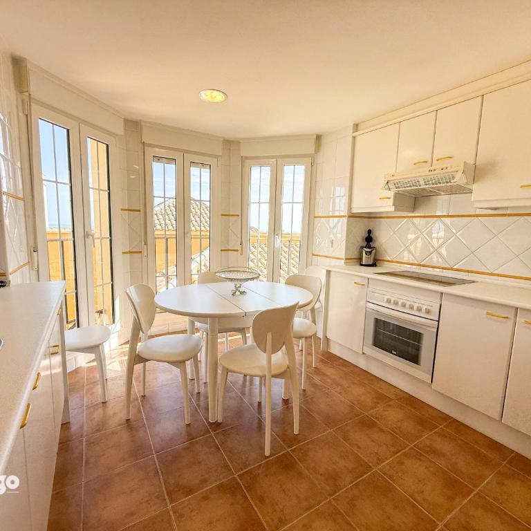 Beachfront Apartment - Sea View - COU01 - Three-Bedroom Apartment with Sea View - 8