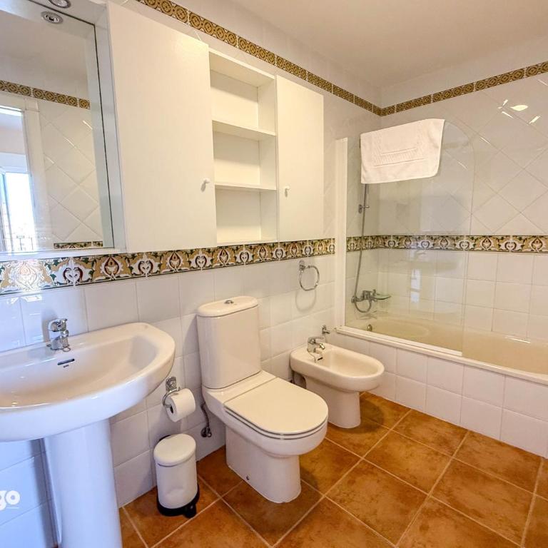 Beachfront Apartment - Sea View - COU01 - Three-Bedroom Apartment with Sea View - 16