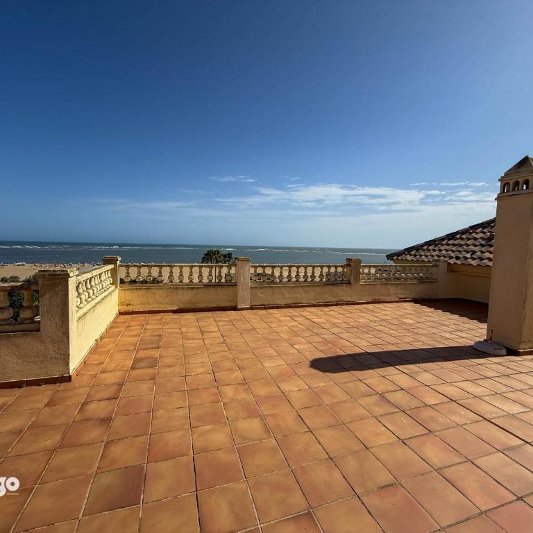 Beachfront Apartment - Sea View - COU01 - Three-Bedroom Apartment with Sea View - 21