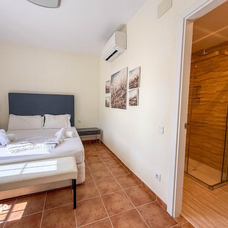 Beachfront Apartment - Sea View - COU02 - Three-Bedroom Apartment with Sea View - 6