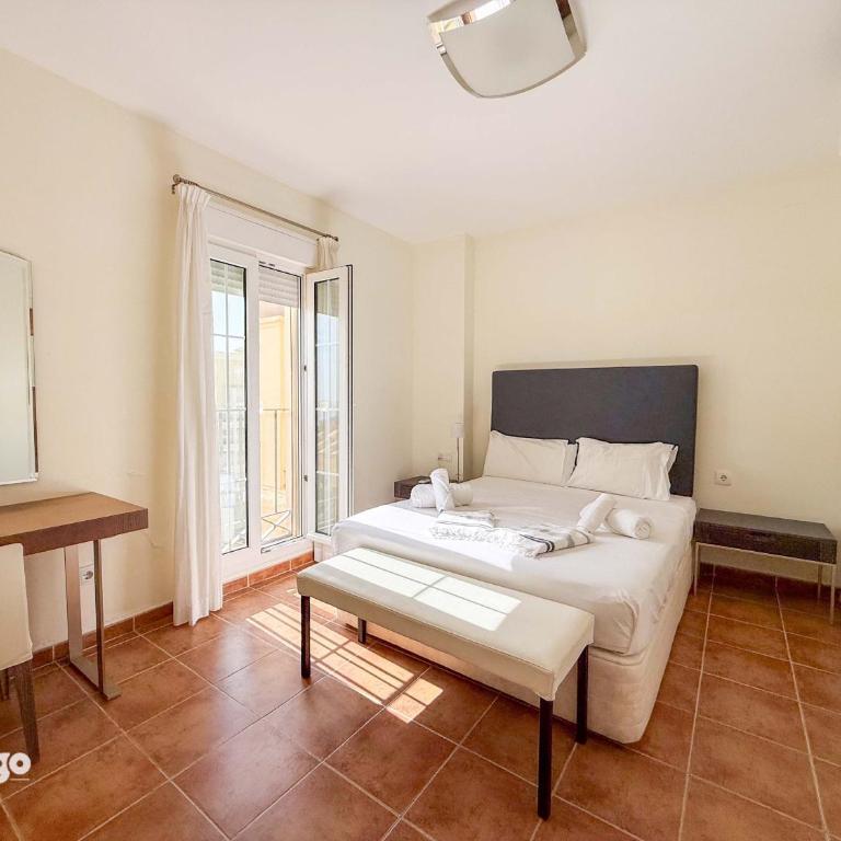 Beachfront Apartment - Sea View - COU02 - Three-Bedroom Apartment with Sea View - 7