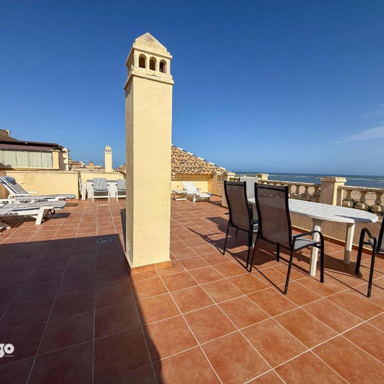 Beachfront Apartment - Sea View - COU02 - Three-Bedroom Apartment with Sea View - 19