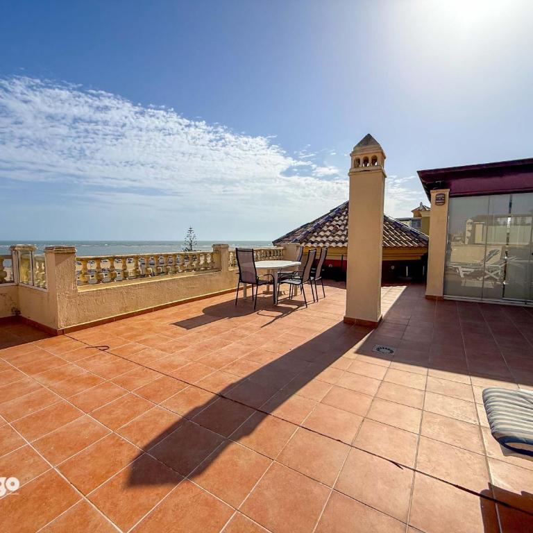 Beachfront Apartment - Sea View - COU02 - Three-Bedroom Apartment with Sea View - 21