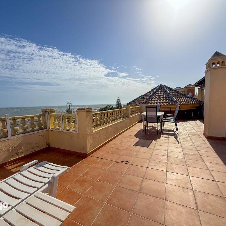 Beachfront Apartment - Sea View - COU02 - Three-Bedroom Apartment with Sea View - 22